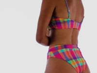 Cargar y reproducir el video en el visor de la galería, Video: Rio De Sol Conjunto Set Tulip-Garden Bandeau-Reto Hotpant-Cos
