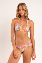 Cargar imagen en el visor de la galería, Model Front: Rio De Sol Bragas Bottom Cloud Mel
