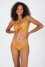 Cargar imagen en el visor de la galería, Model Front: Rio De Sol Bragas Bottom Damasco Essential
