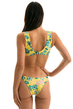 Cargar imagen en el visor de la galería, Model Back: Rio De Sol Bragas Bottom Florescer Highleg
