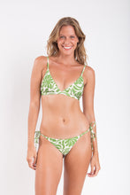 Cargar imagen en el visor de la galería, Model Front: Rio De Sol Bragas Bottom Flow Lacinho
