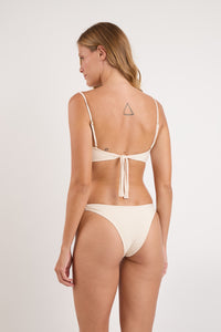 Model Back: Rio De Sol Bragas Bottom Malibu-Natural Essential-Iris