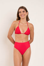 Cargar imagen en el visor de la galería, Model Front: Rio De Sol Bragas Bottom Rouge Hotpants
