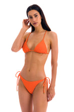 Cargar imagen en el visor de la galería, Model Front: Rio De Sol Bragas Bottom St-Tpz-Tangerina Ibiza
