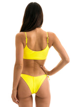 Cargar imagen en el visor de la galería, Model Back: Rio De Sol Bragas Bottom Strega Bra
