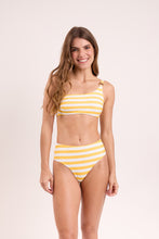 Cargar imagen en el visor de la galería, Model Front: Rio De Sol Bragas Bottom Sunshine Hotpants
