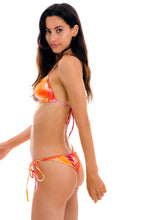 Cargar imagen en el visor de la galería, Image 04: Rio De Sol Bragas Bottom Tiedye-Red Frufru
