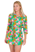 Cargar imagen en el visor de la galería, Model Front: Rio De Sol Vestido Camidero Green Bloom Chemise
