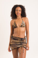 Cargar imagen en el visor de la galería, Model Front: Rio De Sol Falda De Playa Leo Skirt-Rushed
