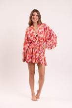 Cargar imagen en el visor de la galería, Model Front: Rio De Sol Caftán / Cubrir Mirage Kimono
