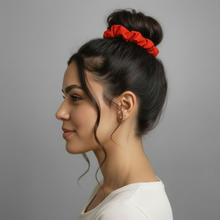 Cargar imagen en el visor de la galería, Image 03: Rio De Sol Accesorios Para El Cabello Rouge Scrunchie
