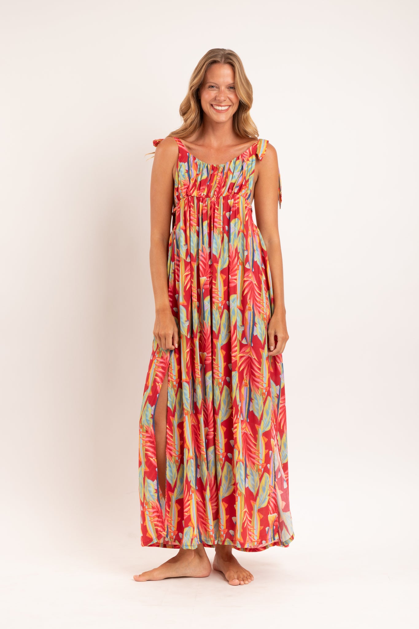 Model Front: Rio De Sol Vestido De Playa Sea-Bloom Long Dress Chiara