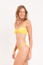 Cargar imagen en el visor de la galería, Image 04: Rio De Sol Conjunto Set Amarelo Bandeau-Crispy Cheeky-Crispy
