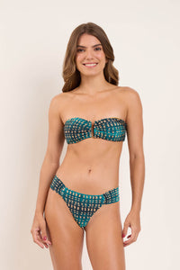 Model Front: Rio De Sol Conjunto Set Brisa Sara Baobi