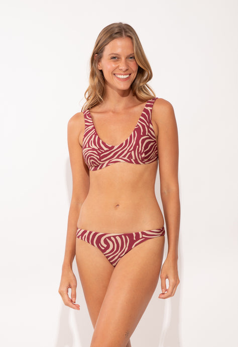 Model Front: Rio De Sol Conjunto Set Dune Hera Essential