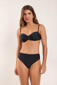 Model Front: Rio De Sol Conjunto Set Nero Vickie Amy