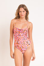 Cargar imagen en el visor de la galería, Model Front: Rio De Sol Una Pieza Sweet-Camo Julia
