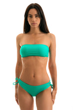 Cargar imagen en el visor de la galería, Model Front: Rio De Sol Sostén Top Bahamas Reto
