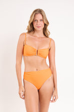 Cargar imagen en el visor de la galería, Model Front: Rio De Sol Sostén Top Bio-Laranjada Sara
