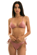 Cargar imagen en el visor de la galería, Model Front: Rio De Sol Sostén Top Callas Invisible
