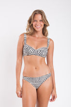 Cargar imagen en el visor de la galería, Model Front: Rio De Sol Sostén Top Collage Amelia

