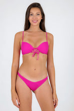 Cargar imagen en el visor de la galería, Model Front: Rio De Sol Sostén Top Cotele-Amaranto Balconet-Pushup
