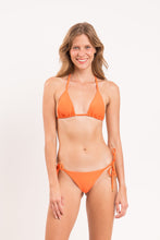 Cargar imagen en el visor de la galería, Model Front: Rio De Sol Sostén Top Dende Tri-Inv
