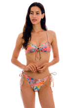 Cargar imagen en el visor de la galería, Model Front: Rio De Sol Sostén Top Frutti Mila
