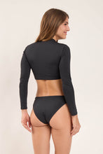 Cargar imagen en el visor de la galería, Model Back: Rio De Sol Sostén Top Lava Reef
