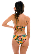 Cargar imagen en el visor de la galería, Model Back: Rio De Sol Sostén Top Lis Tri-Tank
