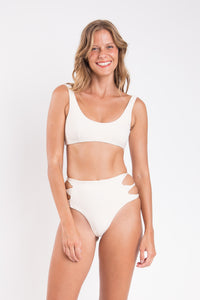 Model Front: Rio De Sol Sostén Top Malibu-Natural Bliss