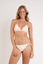 Cargar imagen en el visor de la galería, Model Front: Rio De Sol Sostén Top Malibu-Natural Frufru
