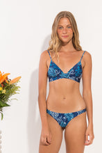 Cargar imagen en el visor de la galería, Model Front: Rio De Sol Sostén Top Reef Tri-Cos
