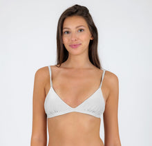 Cargar imagen en el visor de la galería, Model Front: Rio De Sol Sostén Top Shimmer-White Tri-Fixo
