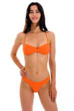 Cargar imagen en el visor de la galería, Model Front: Rio De Sol Sostén Top St-Tpz-Tangerina Balconet
