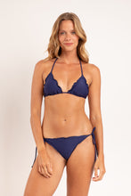 Cargar imagen en el visor de la galería, Model Front: Rio De Sol Sostén Top Touch-Marinho Frufru
