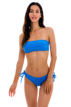 Cargar imagen en el visor de la galería, Model Front: Rio De Sol Sostén Top Uv-Enseada Bandeau-Reto
