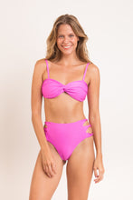 Cargar imagen en el visor de la galería, Model Front: Rio De Sol Sostén Top Vita-Pink Twist
