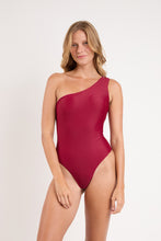 Cargar imagen en el visor de la galería, Model Front: Rio De Sol Una Pieza Touch-Carmim Sienna

