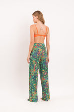 Cargar imagen en el visor de la galería, Model Back: Rio De Sol Pantalones De Playa Wilds Wide Pants
