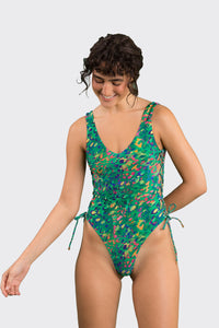 Model Front: Rio De Sol Una Pieza Wilds Zoe