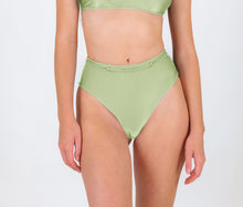 Cargar imagen en el visor de la galería, Bottom Oliva Hotpants
